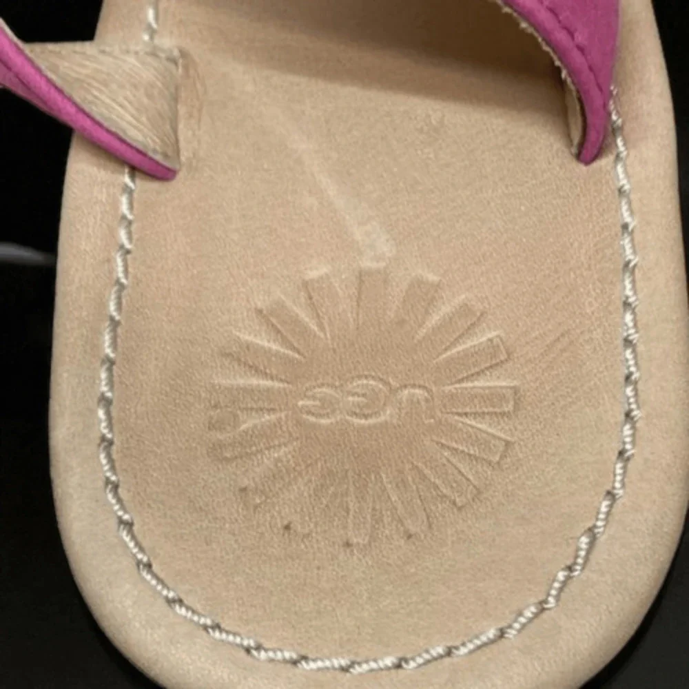 New UGG  Australia Gaiana wedge pink women's shoes sz US 9.5 EUR 40.5